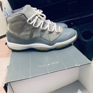 Cool grey 11